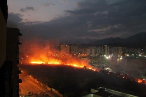 Reportan incendio en alrededores de Urb. Base Aragua en Maracay (Fotos)