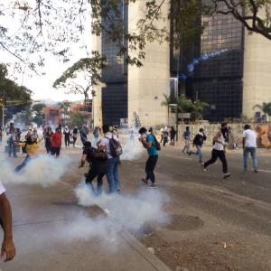Se calienta Altamira: Perdigones y lacrimógenos contra estudiantes (Fotos + tuits)