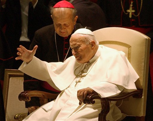 Asistente papal desobedece orden de Juan Pablo II