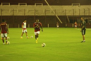 Caracas FC realizó reconocimiento de la cancha de Lanús