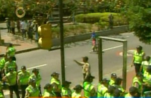 Permiten acceso de manifestantes a la plaza Brión de Chacaito