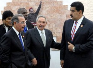 Raúl Castro culpa a EEUU por crisis en Venezuela y ratifica apoyo a Maduro