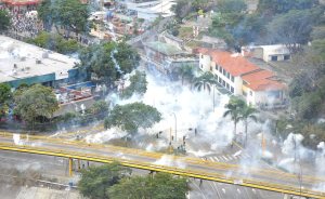 Brutal bombardeo de la GNB contra concentración pacífica dejó Las Mercedes ahogada (FOTOS)