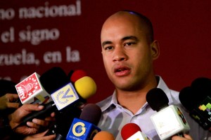 Héctor Rodríguez: No vamos a suspender las clases