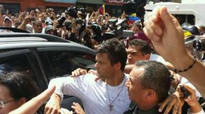 Cambian a Leopoldo López de tanqueta a camioneta (Fotos)