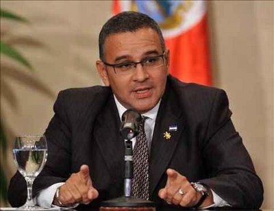 Presidente salvadoreño expresa “preocupación” por la crisis en Venezuela