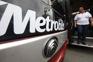 Suspendidas tres rutas de Metrobús este viernes