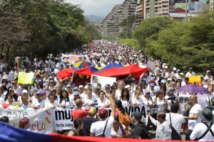 Cientos de mujeres marcharon en Caracas hasta la Guardia Nacional (Fotos)