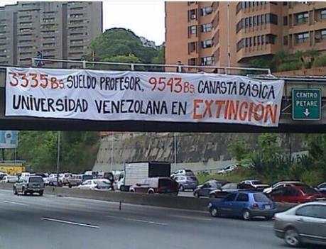 Mira esta pancarta que se encuentra en la autopista de Prados del Este (Foto)