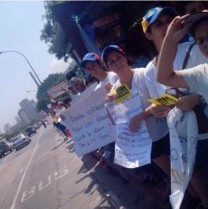 Continúa la protesta pacífica en estado Vargas (Foto)