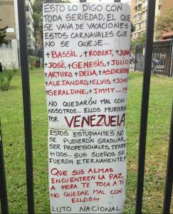 Este es el mensaje que hay en un edificio de El Márques para los venezolanos (Foto)