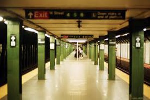 Recibirá 16 millones de dólares por una caída en el metro de Nueva York