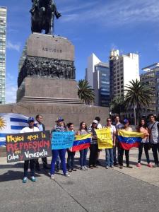 Así protestan los venezolanos en Uruguay