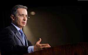 Uribe acusa al Gobierno venezolano de ser “un promotor de la violencia”