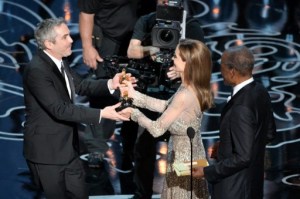 Presidente mexicano ovaciona a Cuarón, Lubezki y Nyong’o por sus premios Óscar