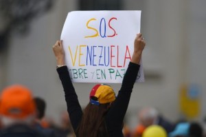 “S.O.S Venezuela” en la audiencia del Papa (Foto)