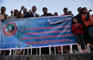 Familiares de viajeros del vuelo MH370 amenazan con huelga de hambre por falta de información