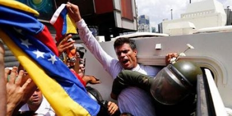 Reúnen firmas para pedir liberación de Leopoldo López a 16 días de encarcelamiento