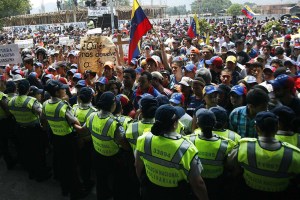 Los enfrentamientos se extienden a la parte sur de San Cristóbal (Fotos)