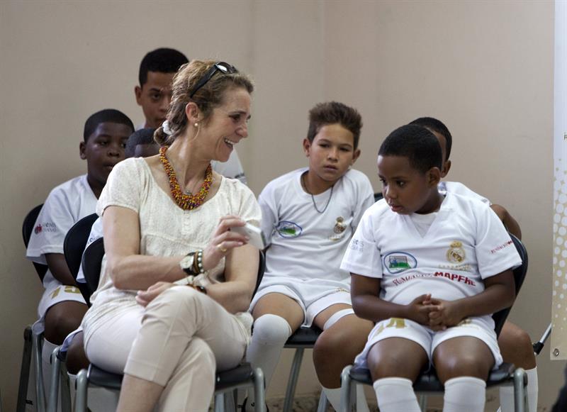 La infanta Elena visita en Santo Domingo proyecto a favor de niños excluido (Foto)