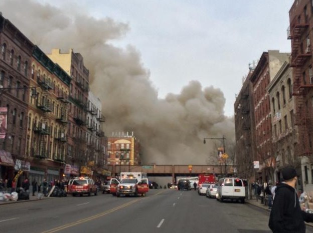 Dos muertos y 18 heridos en derrumbe de un edificio en Nueva York (Fotos)