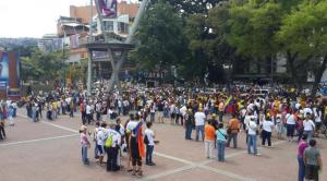 Caraqueños se concentraron en la Plaza Sadel contra la censura (Fotos)