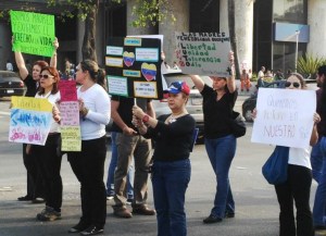 Los mensajes de las madres en protesta de la avenida Francisco de Miranda (Fotos)