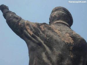 Queman estatua de Chávez en Yaracuy (Fotos)