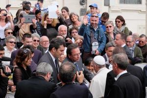 Jorge Roig se acerca al Papa para pedirle oraciones por Venezuela (Foto)