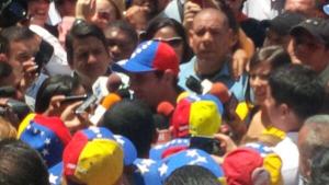 Capriles llegó a manifestación en Ciudad Banesco (Fotos)