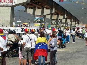 Guarenas y Guatire se alzan con cadena humana en la Intercomunal (Fotos)