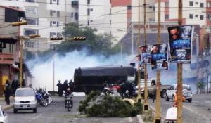 Mérida se calienta tras ataque de policías a estudiantes (Fotos)
