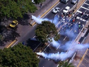Con gas del bueno reprimen marcha de las “Ollas Vacías” en Caricuao (Fotos)