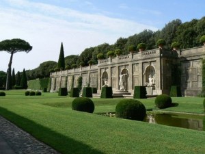 Papa autoriza abrir al público los jardines de Castel Gandolfo