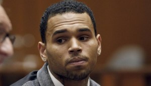 Chris Brown estará preso hasta el 23 de abril