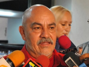 Oficialismo cuenta con votos para allanar inmunidad de Machado, según Darío Vivas