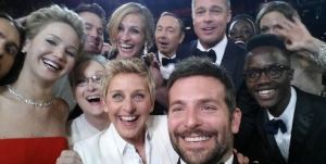 La genial foto de Ellen con una parranda de estrellas