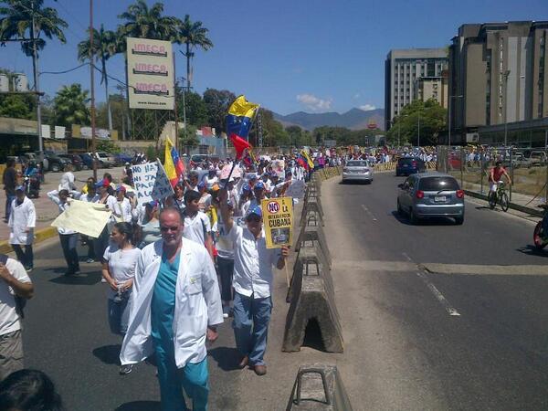 Médicos dijeron presente en Valencia en marcha contra la escasez (Fotos)