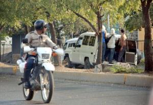 Encapuchados se organizan ante la indiferente mirada de la PNB (Fotos)