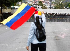 Estudiantes exigen dialogar con Maduro en Cadena Nacional