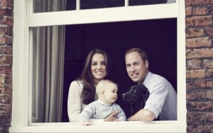 Así luce la familia real en su nueva foto oficial junto al príncipe Jorge