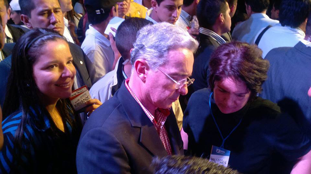 Uribe conversando