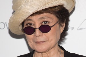 Yoko Ono dona una obra para recaudar fondos contra la guerra
