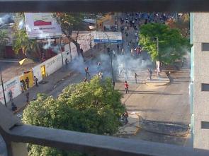 Manifestantes se concentran en la Plaza Altamira (Foto)