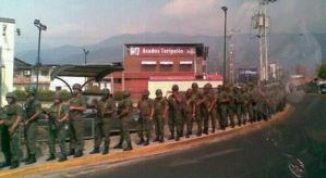 Militares también hacen cola en San Cristóbal tras “toripollo”
