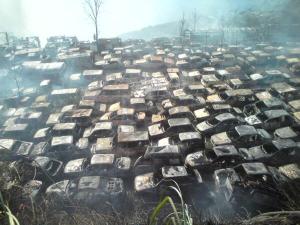 Incendio en estacionamiento de la Gobernación de Miranda en la Panamericana (Fotos)