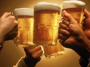 La cerveza reduce el riesgo de cáncer por comer carne