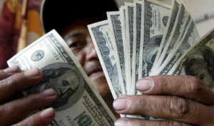 Ley de ilícitos cambiarios sancionará precios a dólar paralelo