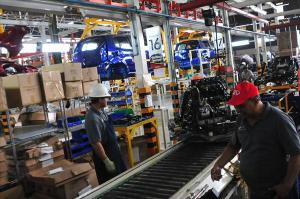 Favenpa advierte posible paralización en fabricación de productos automotores
