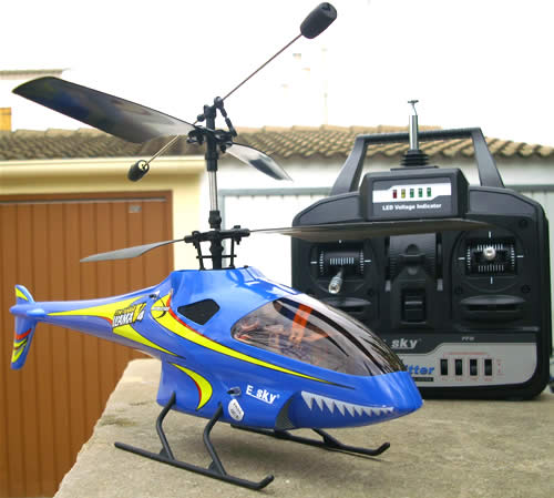 Helicóptero de juguete lleva droga a penal en Sao Paulo